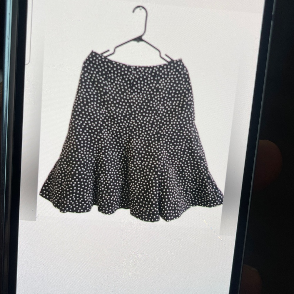 Jones New York Polka Dot Midi Skirt. Size 6. Like New. In Great Condition
